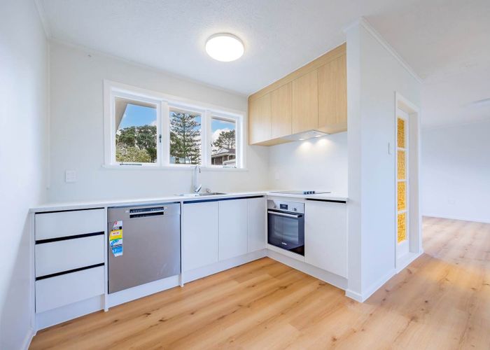  at 48 Woodlands Crescent, Browns Bay, North Shore City, Auckland