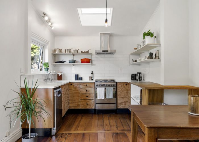  at 13 Laura Avenue, Brooklyn, Wellington