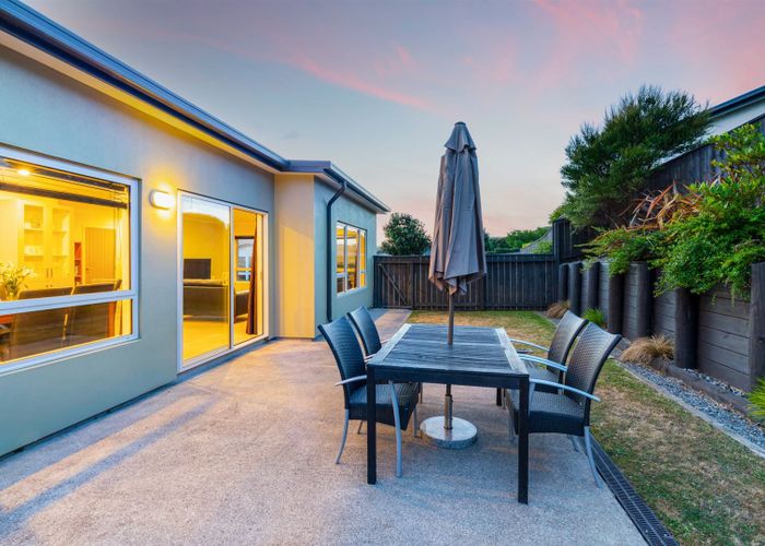  at 7 Sumner Terrace, Aotea, Porirua