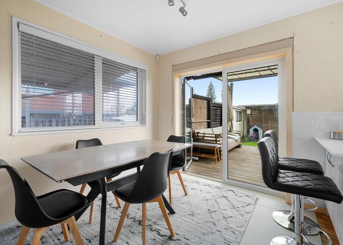  at 32 Chatsworth Crescent, Pakuranga Heights, Manukau City, Auckland