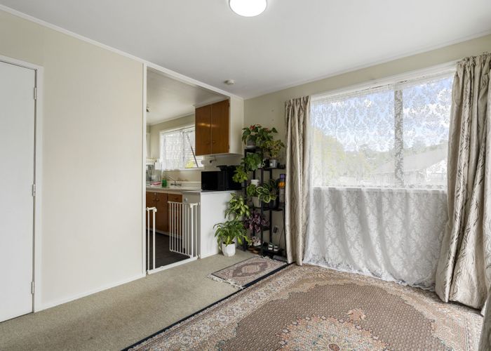  at 8 Neilon Place, Northcross, Auckland