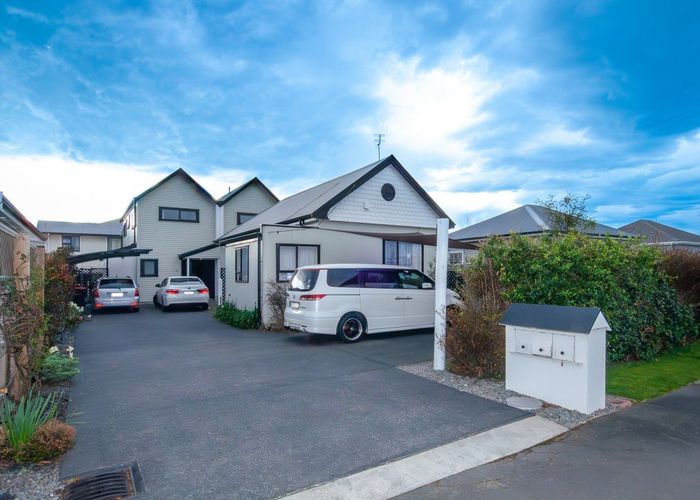  at 2/18 Kenilworth Street, Addington, Christchurch