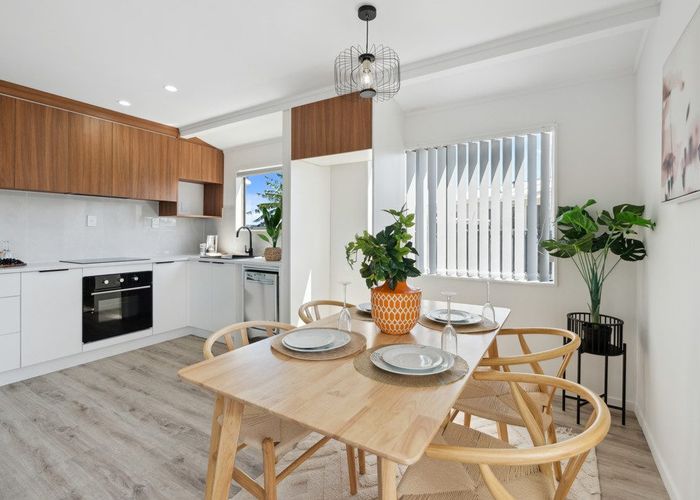  at 2/12 Templeton Place, Clendon Park, Auckland