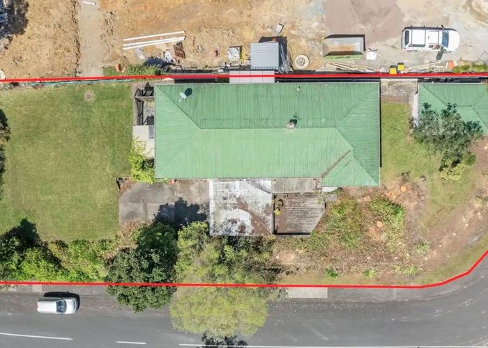  at 84 Awaroa Road, Sunnyvale, Auckland
