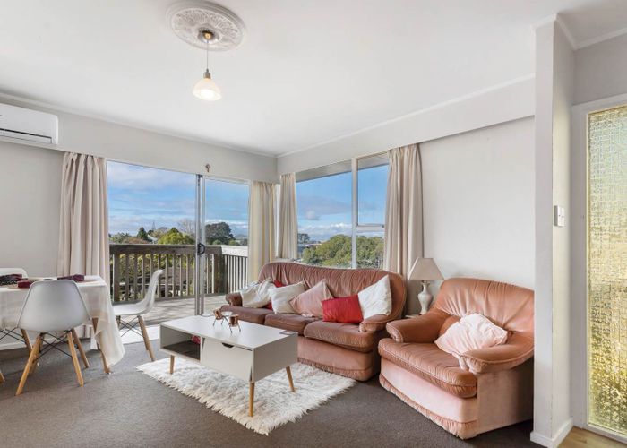  at 2/74 Chivalry Road, Glenfield, North Shore City, Auckland