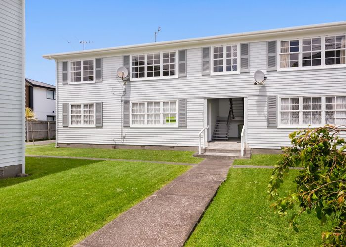  at Flat 6/95 Whites Line East, Waiwhetu, Lower Hutt, Wellington