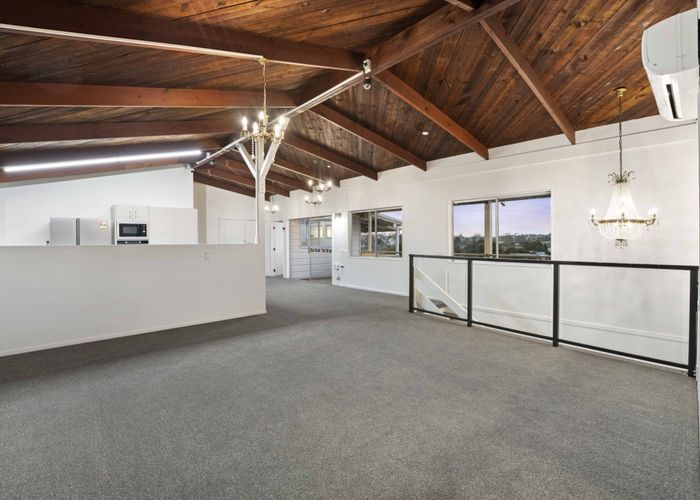  at 10 Lilburn Crescent, Massey, Waitakere City, Auckland