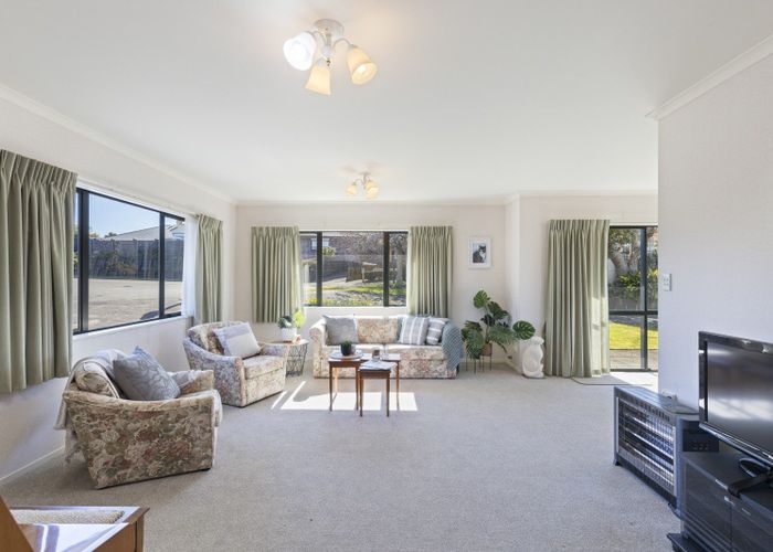  at 2/16 Sandel Rise, Merrilands, New Plymouth, Taranaki