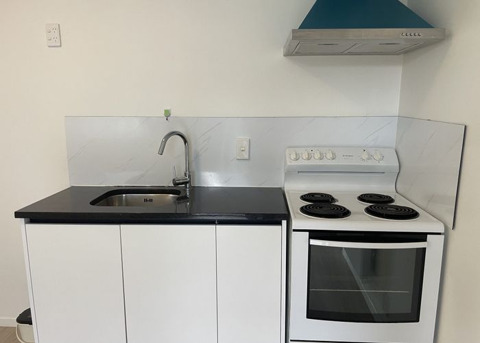  at 4/2 Waitati Place, Avondale, Auckland