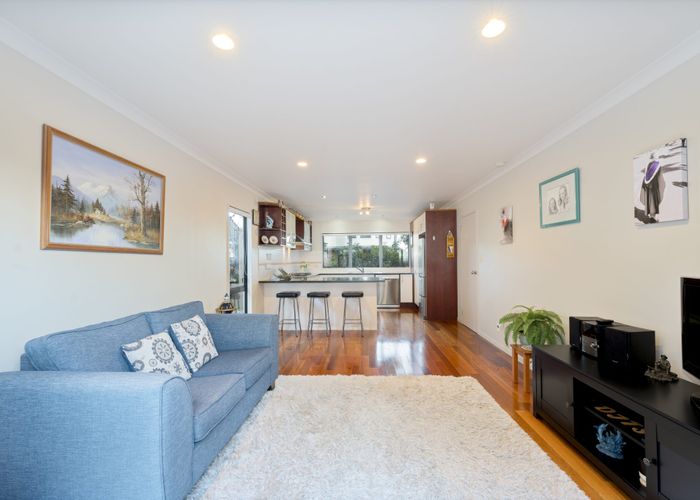  at 17 Virginia Street, Henderson, Waitakere City, Auckland