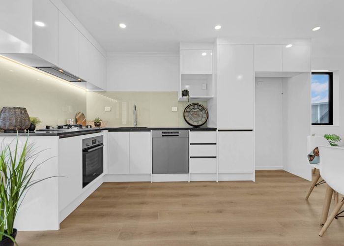  at 8D Gardiner Grove, Mangere East, Manukau City, Auckland