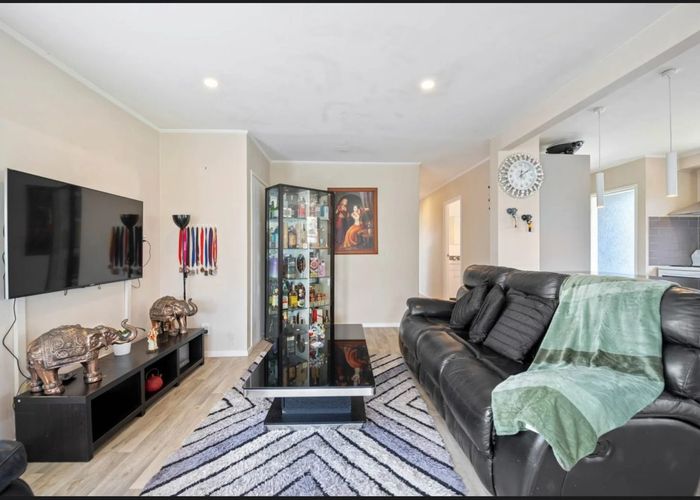  at 8 Hyperion Drive, Randwick Park, Auckland