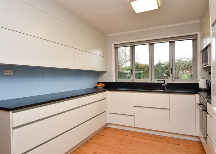  at 76 Victoria Street, Carterton