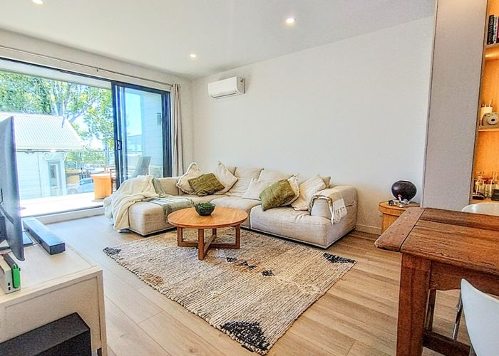  at 2/29 Roberton Road, Avondale, Auckland