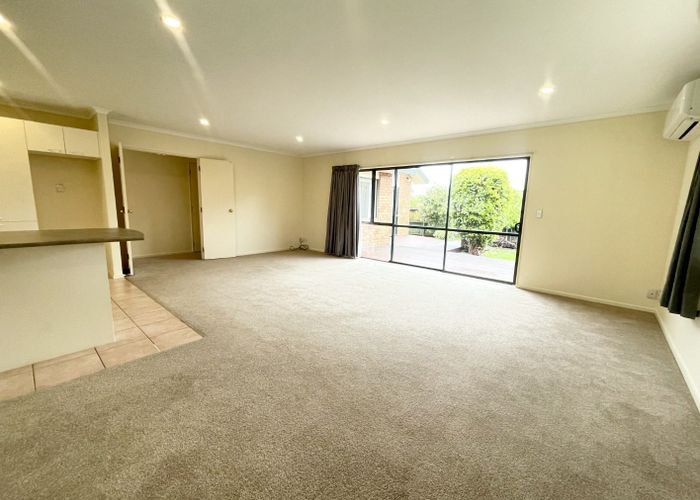  at 14 Gillett Place, Botany Downs, Manukau City, Auckland