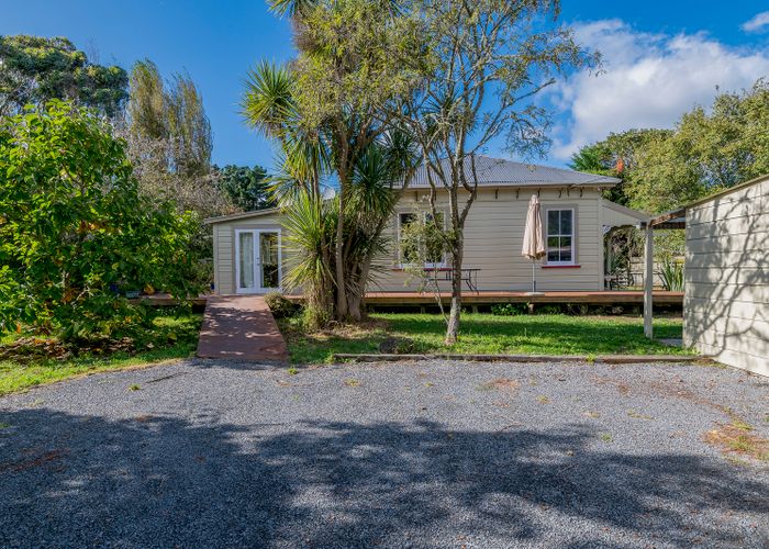 Free property data for 59 School Road, Te Horo homes.co.nz