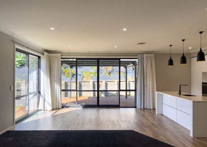  at 83 Cumberland Drive, Flagstaff, Hamilton