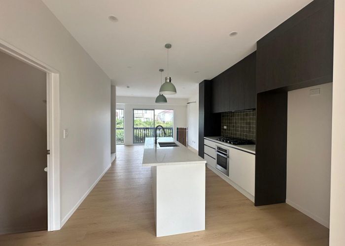  at 33 Lawson Creek Road, Massey, Waitakere City, Auckland