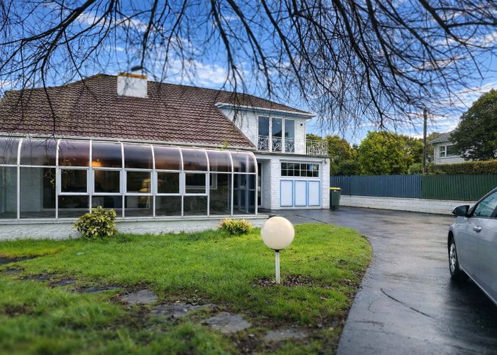  at 21 Lyndhurst Road, Te Atatu South, Waitakere City, Auckland