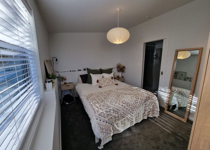  at 2/105 Onewa Road, Northcote, Auckland