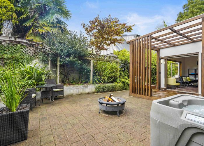  at 33 Anglesea Street, Hamilton Central, Hamilton