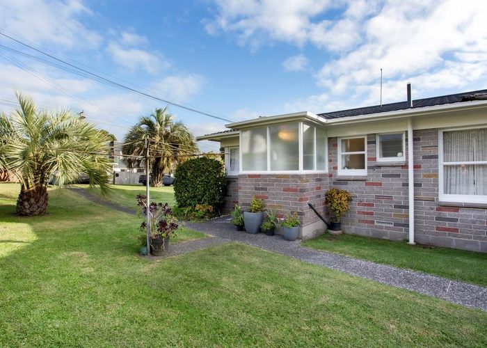  at 1/14 Westwell Road, Belmont, North Shore City, Auckland