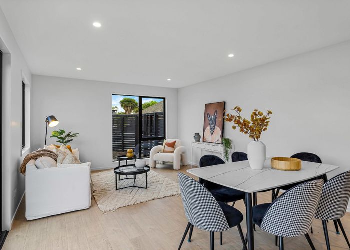  at 2/10 Farquhars Road, Redwood, Christchurch City, Canterbury