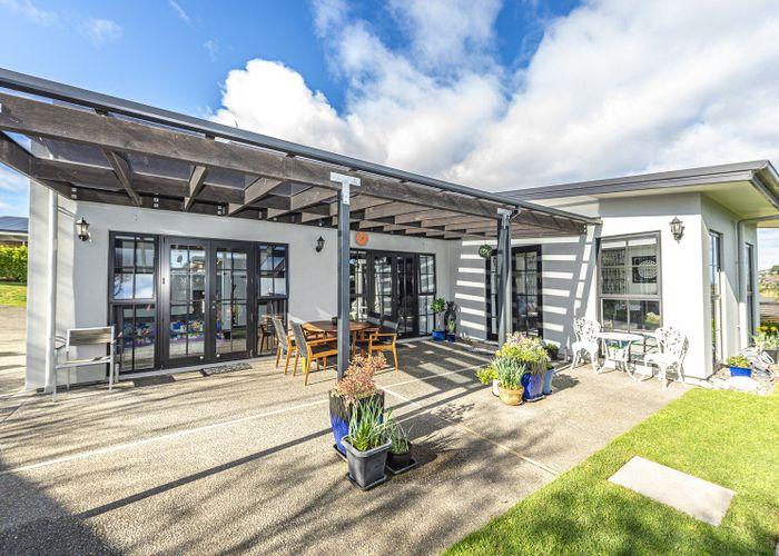  at 8 Lithgow Drive, Otamatea, Whanganui, Manawatu / Whanganui