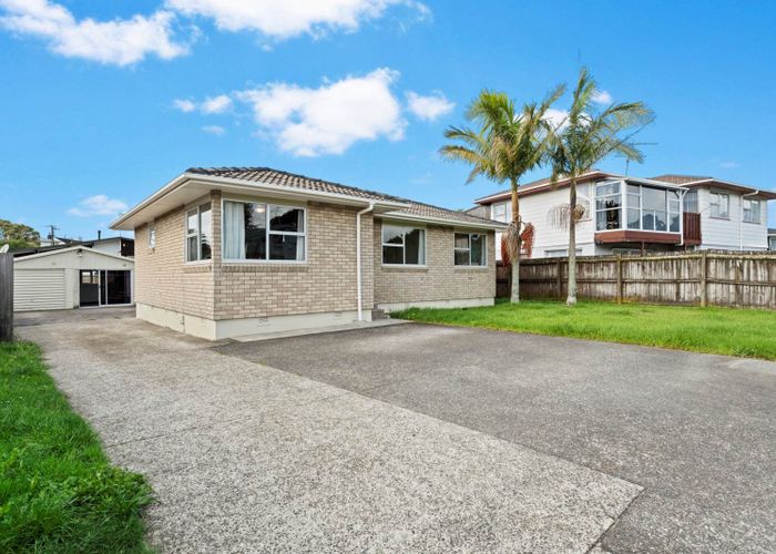  at 41 Thornlow Street, Glendene, Waitakere City, Auckland