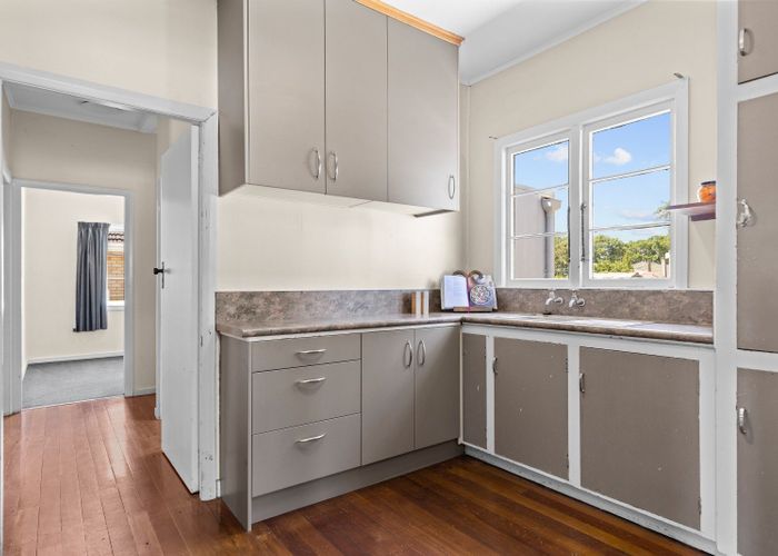  at 28 Galloway Street, Hamilton East, Hamilton