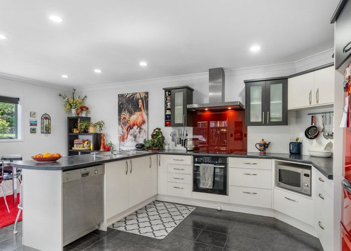  at 8 Tironui Terrace, Western Heights, Hamilton