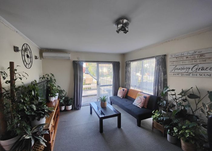  at 6 Garner Place, Glenfield, Auckland