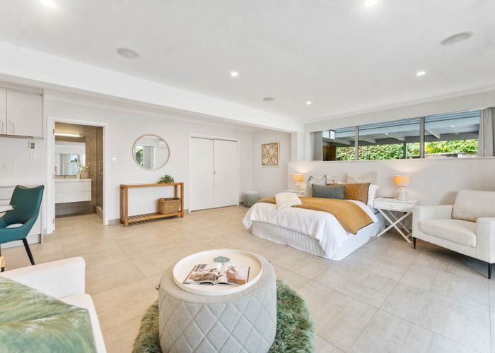  at 2/598 Beach Road, Rothesay Bay, North Shore City, Auckland