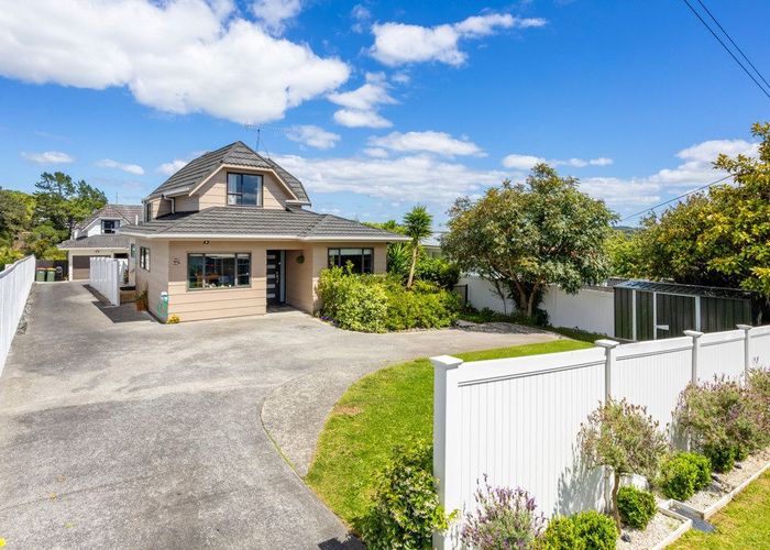  at 2/84 Verbena Road, Birkdale, Auckland