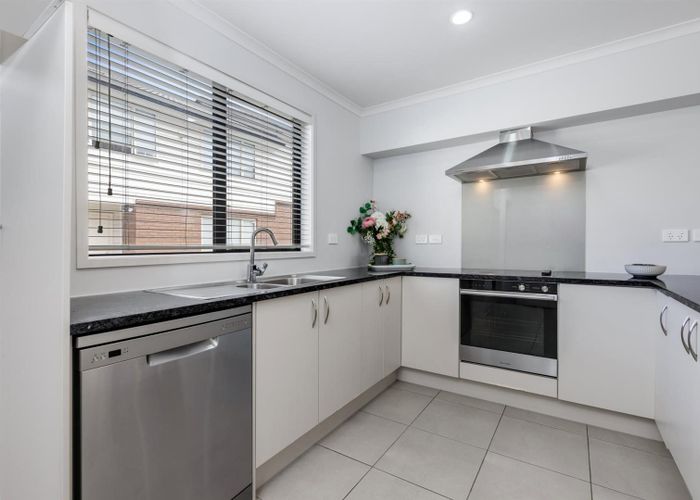  at 8 Akeake Lane, Manurewa, Auckland
