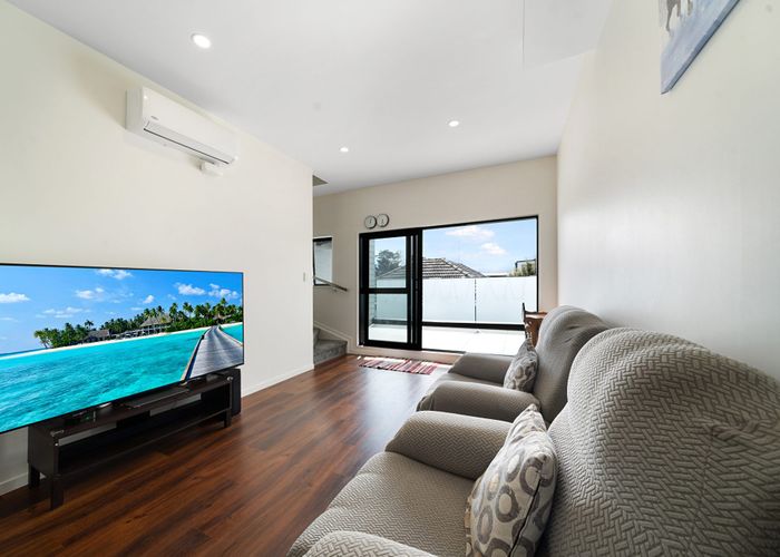  at 4/68 Smythe Road, Henderson, Waitakere City, Auckland