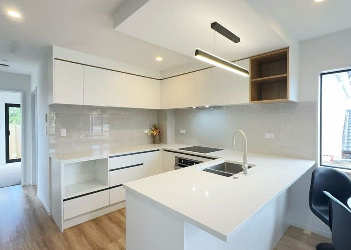  at 7/2A Mantra Road, Massey, Waitakere City, Auckland