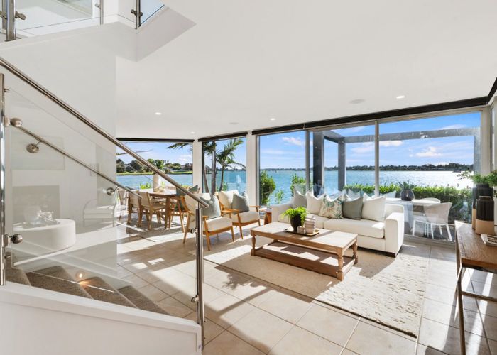  at 6B Arkley Avenue, Farm Cove, Manukau City, Auckland