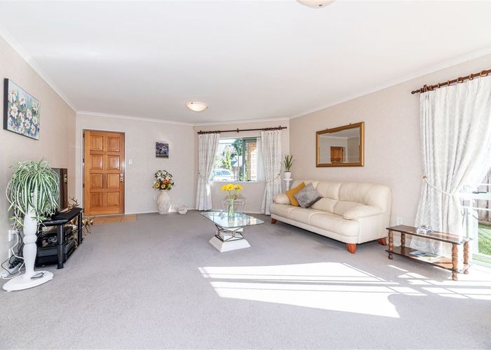  at 8 Ryehill Close, New Lynn, Waitakere City, Auckland