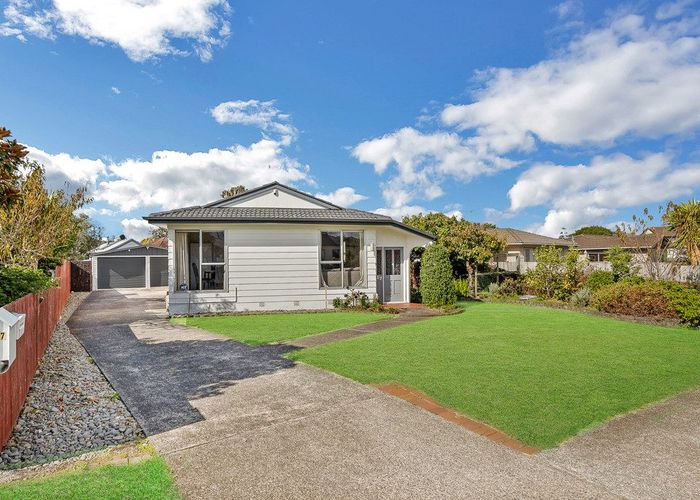  at 17 Lisa Rise, Half Moon Bay, Auckland