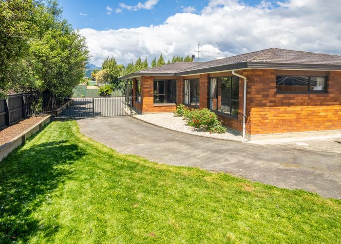  at 3 Snowden Place, Brightwater