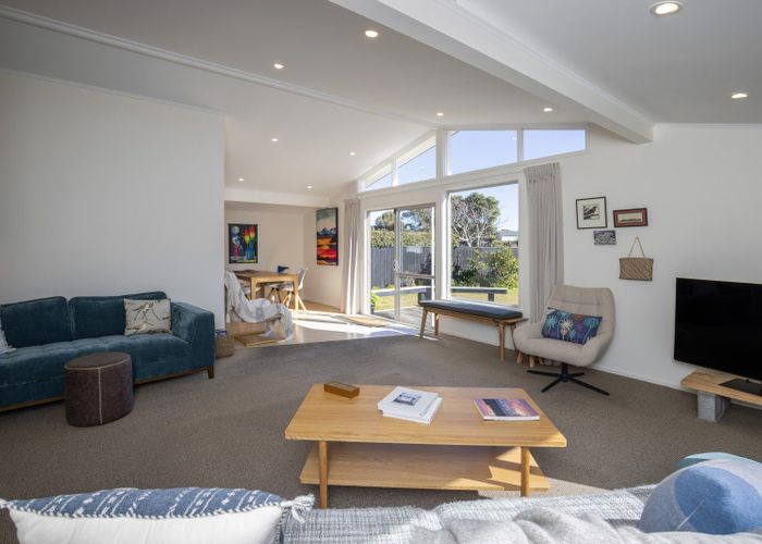  at 11 Hadfield Place, Paraparaumu Beach, Kapiti Coast, Wellington