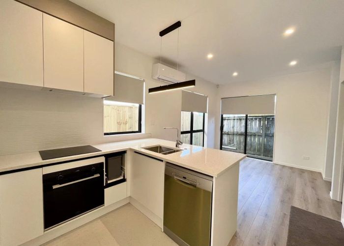  at 12D Holland Avenue, Point England, Auckland City, Auckland