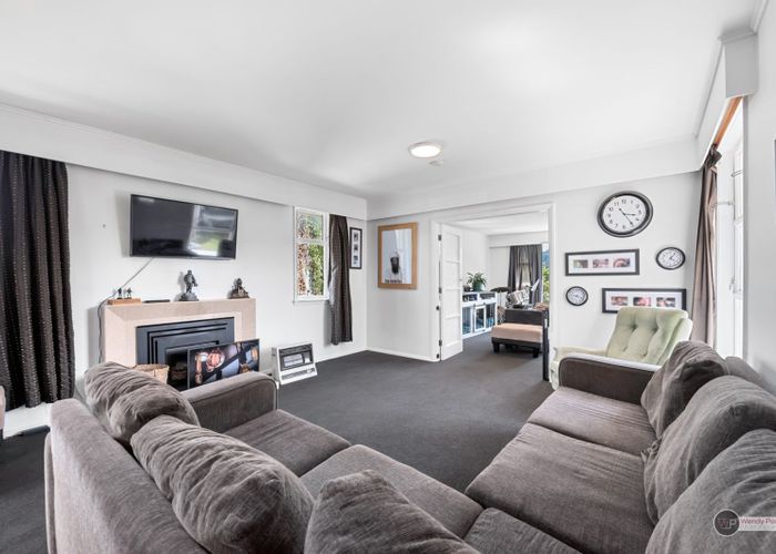  at 41 Dowling Grove, Silverstream, Upper Hutt