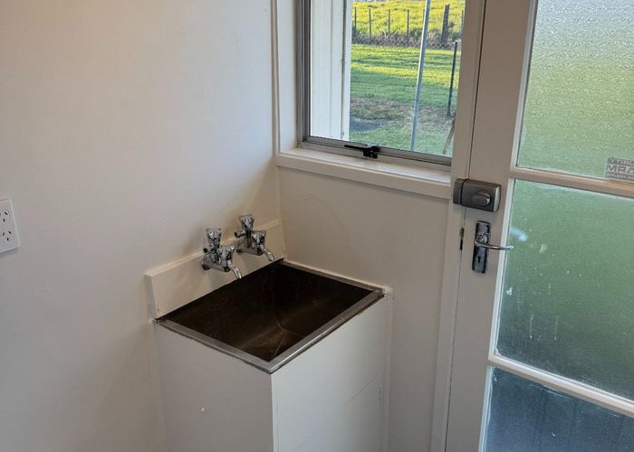  at 2/370 Triangle Road, Henderson, Waitakere City, Auckland