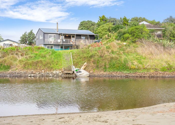  at 21 Manga-Pirau Street, Waikawa Beach, Horowhenua, Manawatu / Whanganui