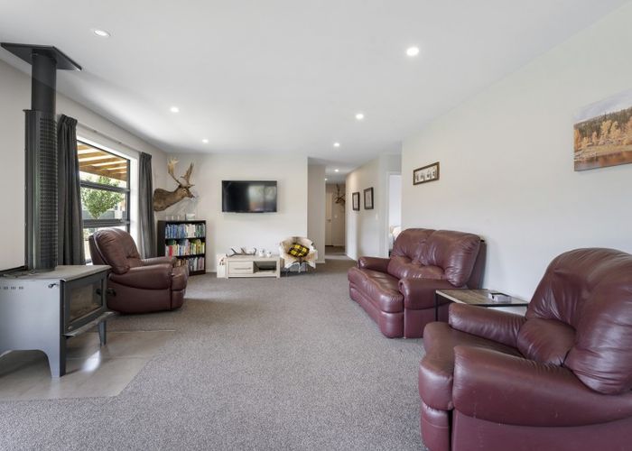  at 32 Perriam Place, Mount Pisa