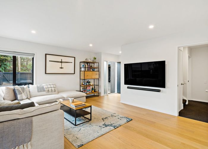  at 2/70 St Johns Road, Meadowbank, Auckland
