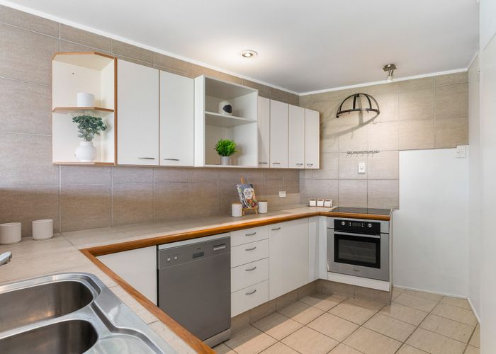  at 2/18 Takitimu Street, Orakei, Auckland City, Auckland