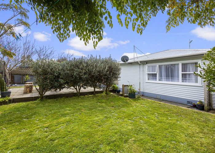  at 8 Elm Grove, Westown, New Plymouth